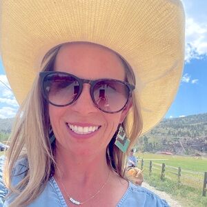 Meet your Posher, Jenny